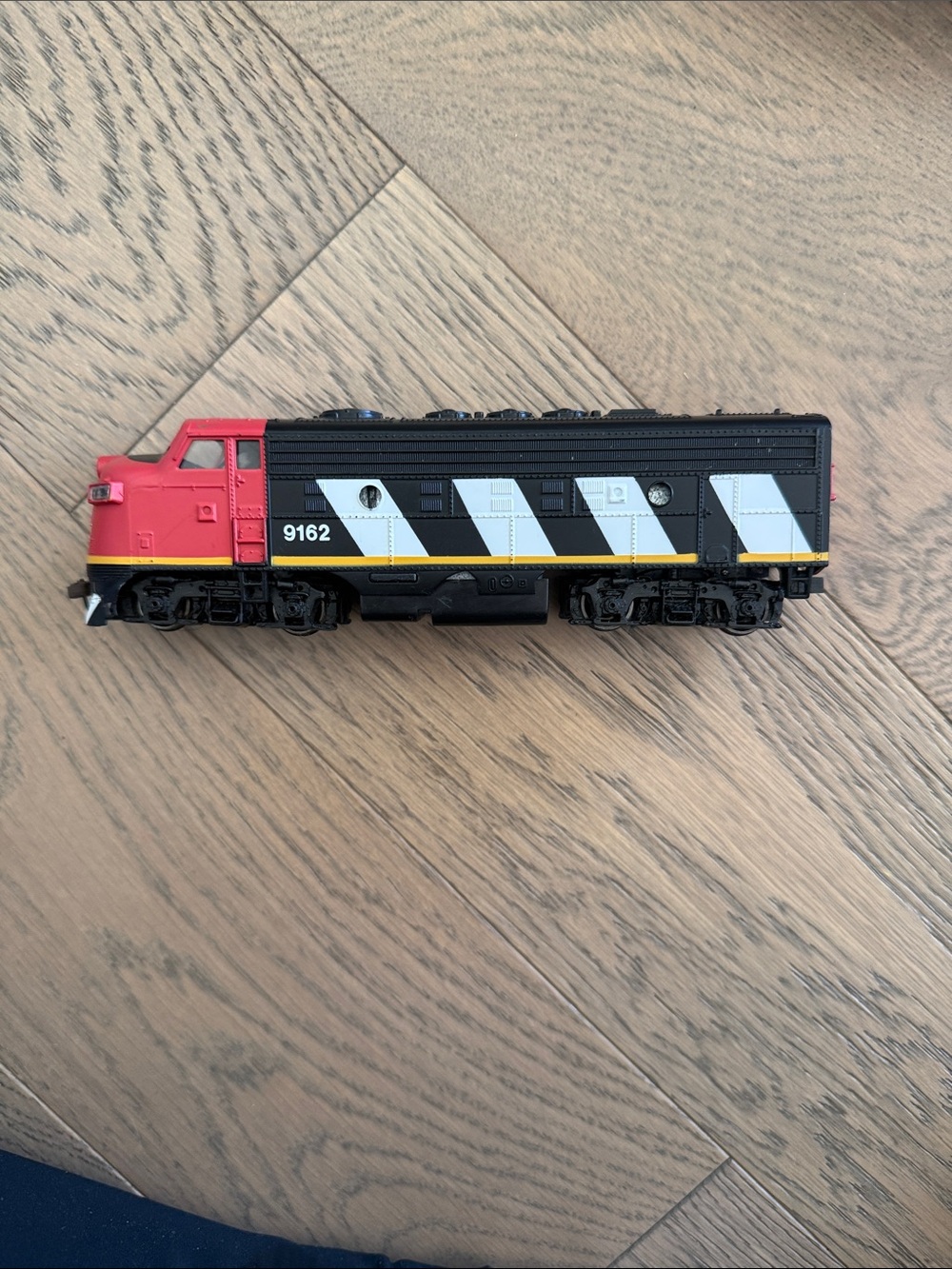 Bachmann Cox HO Scale Canadian National Diesel Locomotive CN #9162 Vintage